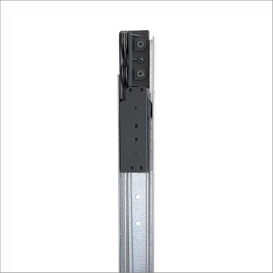 Self-Closing Mechanism for Rocket Pocket